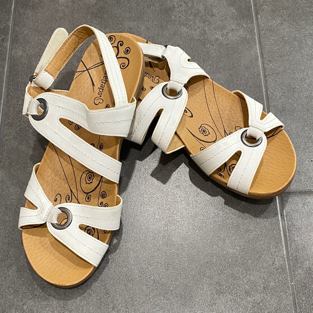 BareTraps White Strappy Sandals. Size 9